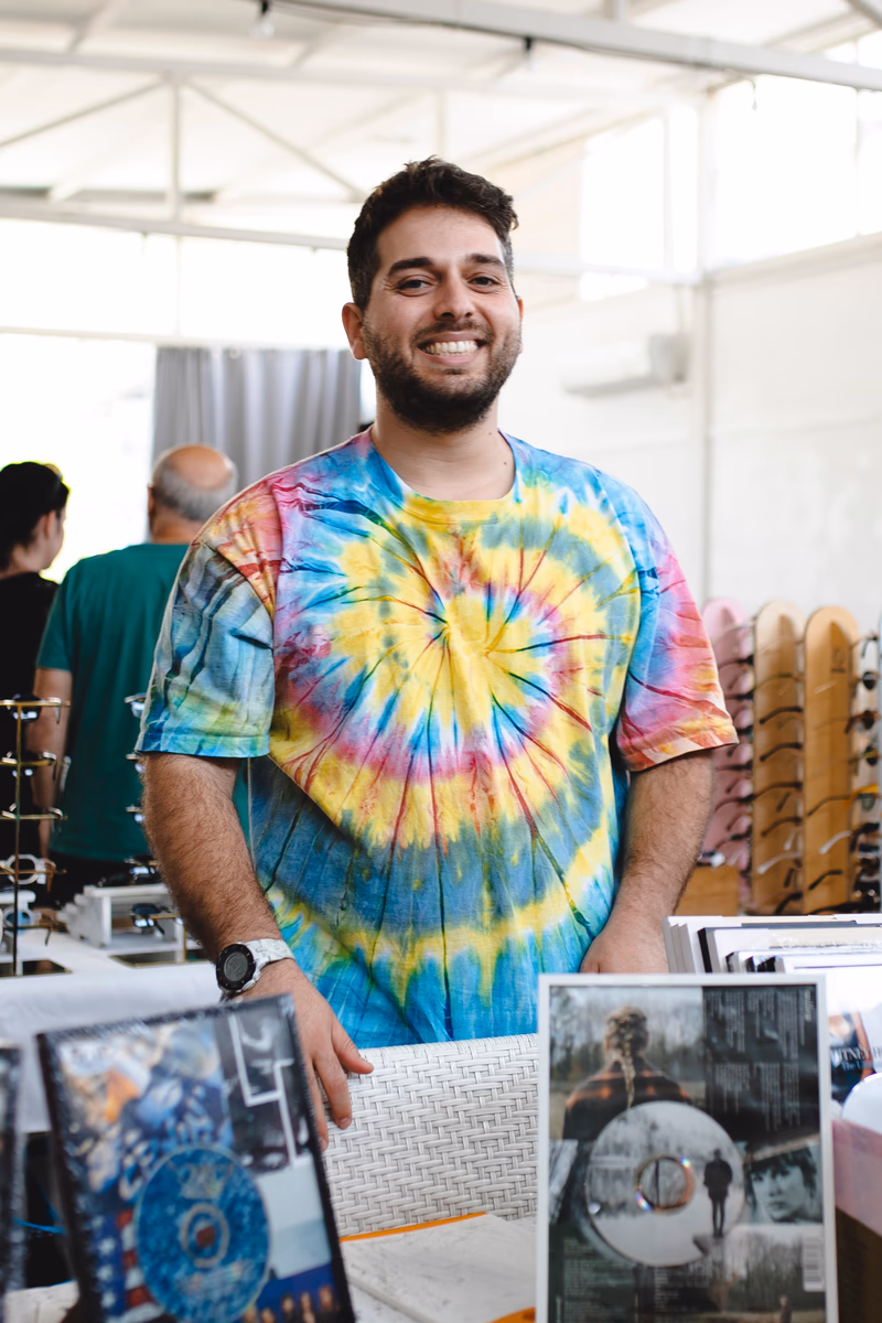 מסגרת קולאז' מדיסק מקורי עם עיצוב אמנותי